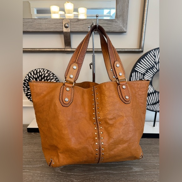 Michael Kors shoulder bag. - Picture 1 of 13